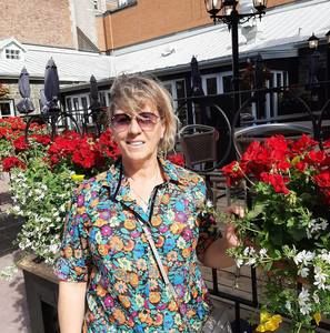 Meet your Posher, Vessela